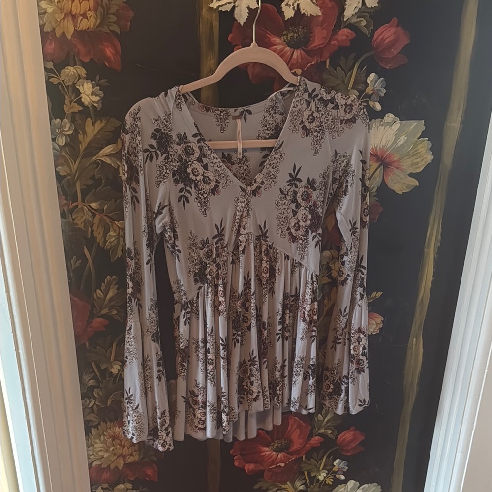 Free People XS Floral V-Neck Women's Top - Periwinkle Grey